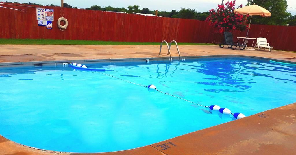 Lake Eufaula Inn & Suites Checotah Exteriör bild