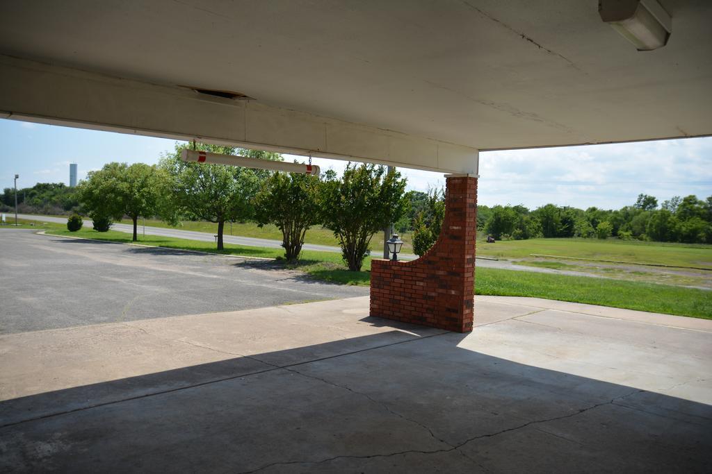 Lake Eufaula Inn & Suites Checotah Exteriör bild