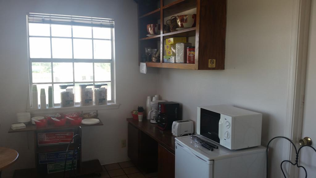 Lake Eufaula Inn & Suites Checotah Exteriör bild