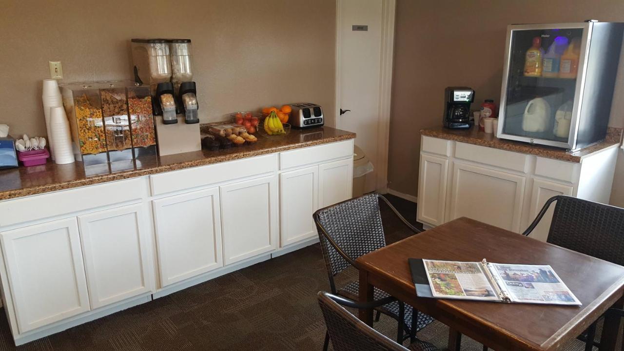 Lake Eufaula Inn & Suites Checotah Exteriör bild
