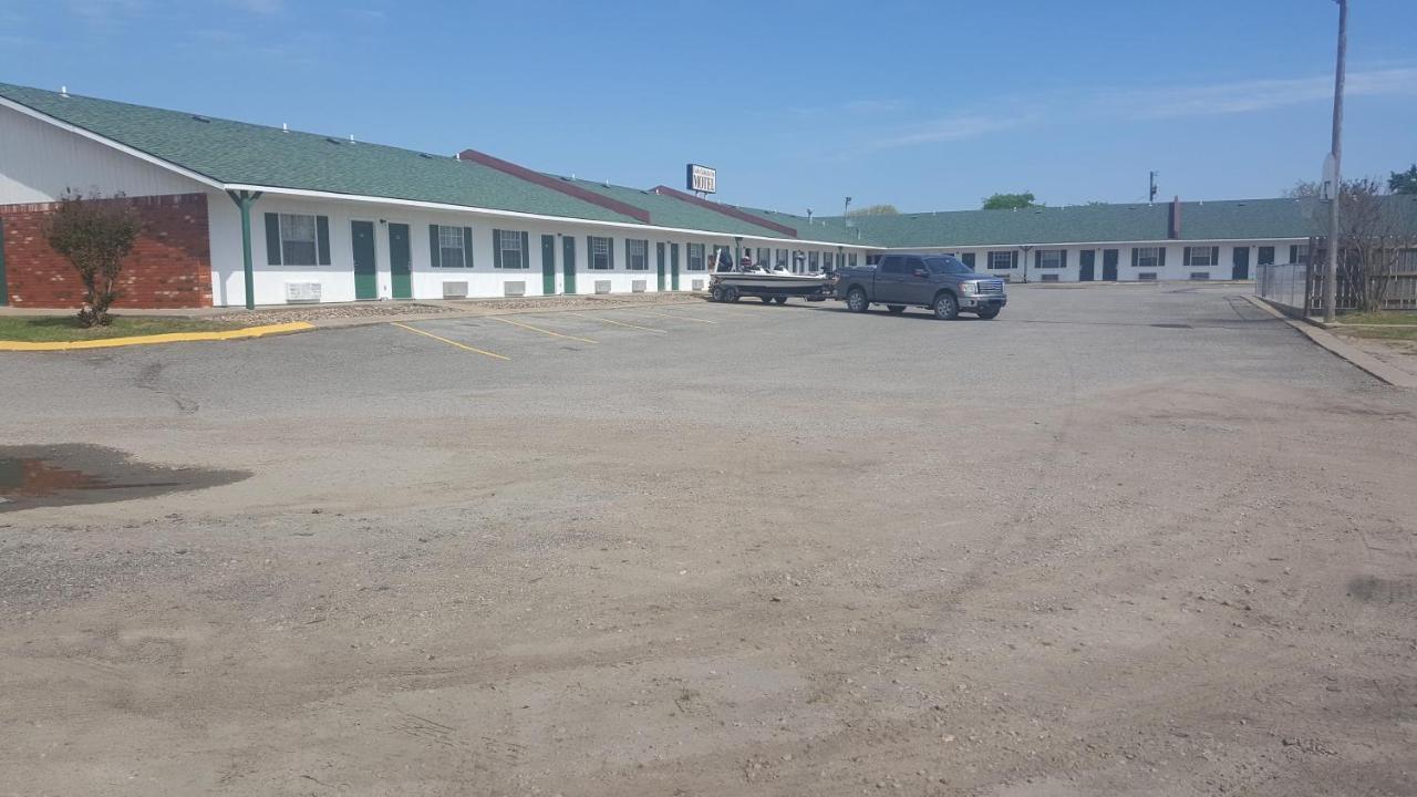 Lake Eufaula Inn & Suites Checotah Exteriör bild