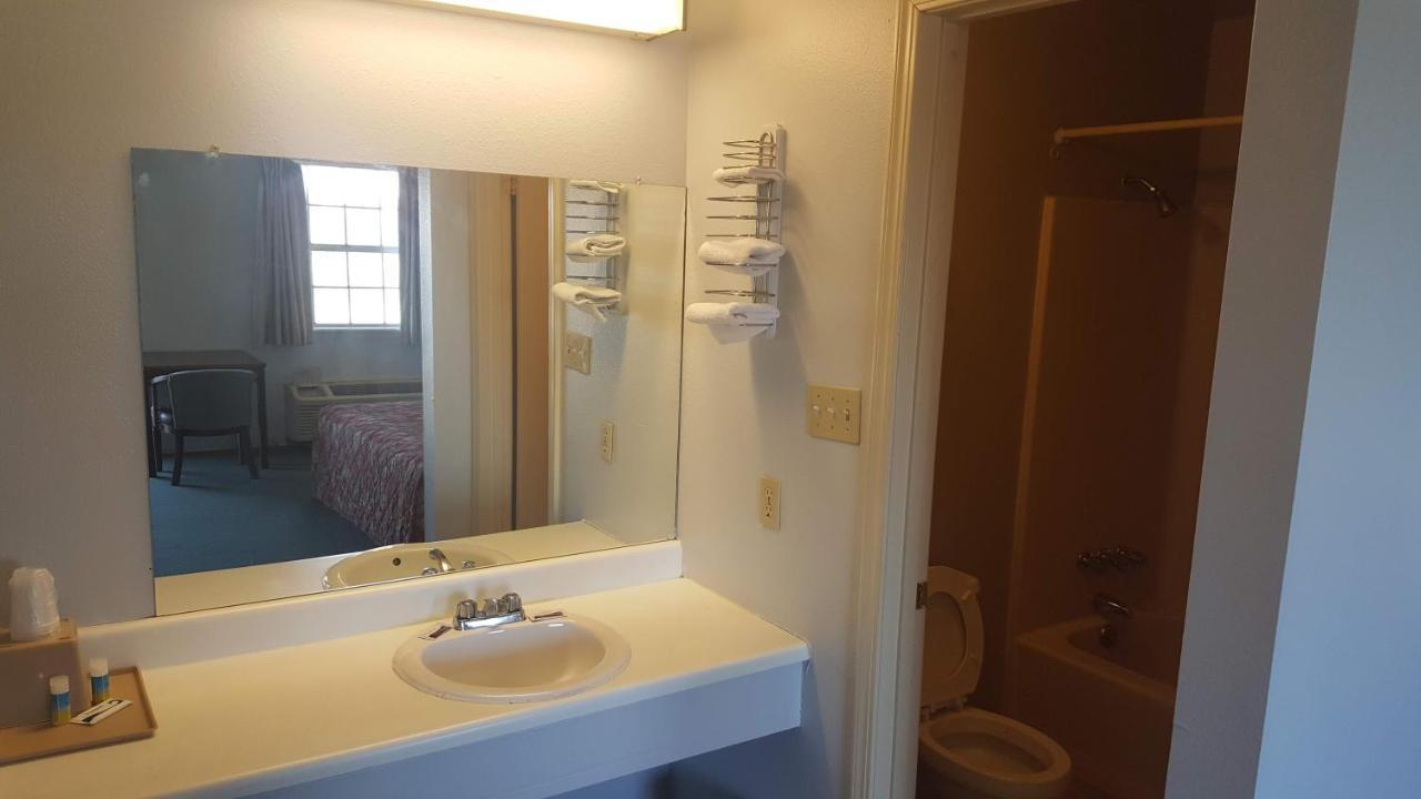 Lake Eufaula Inn & Suites Checotah Exteriör bild
