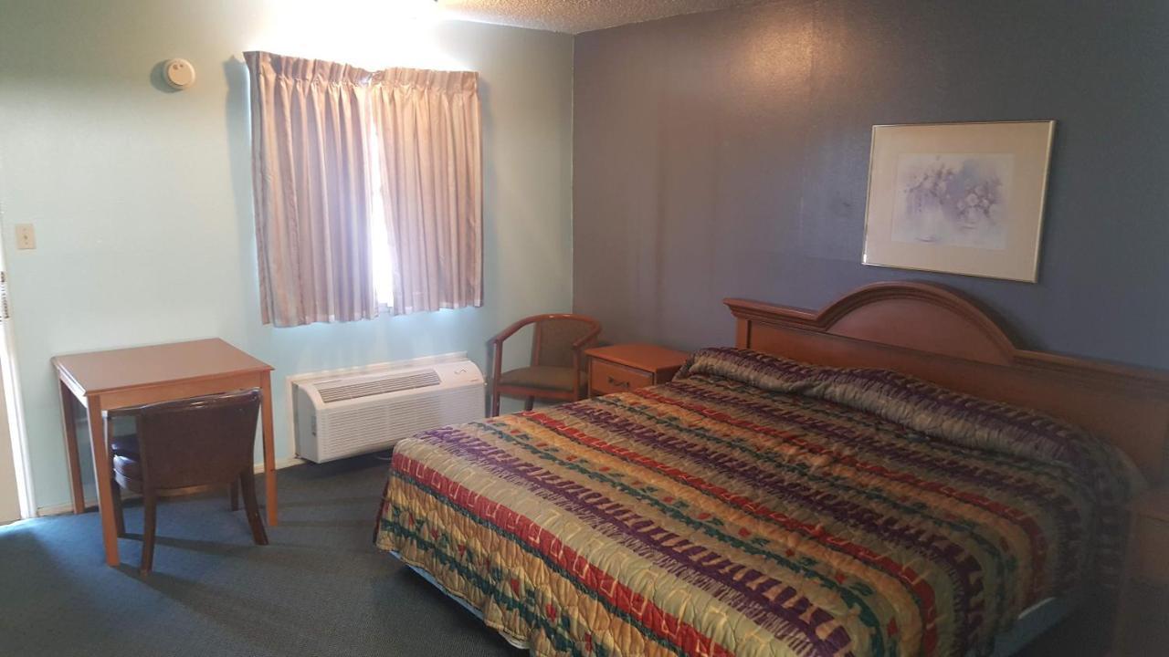Lake Eufaula Inn & Suites Checotah Exteriör bild
